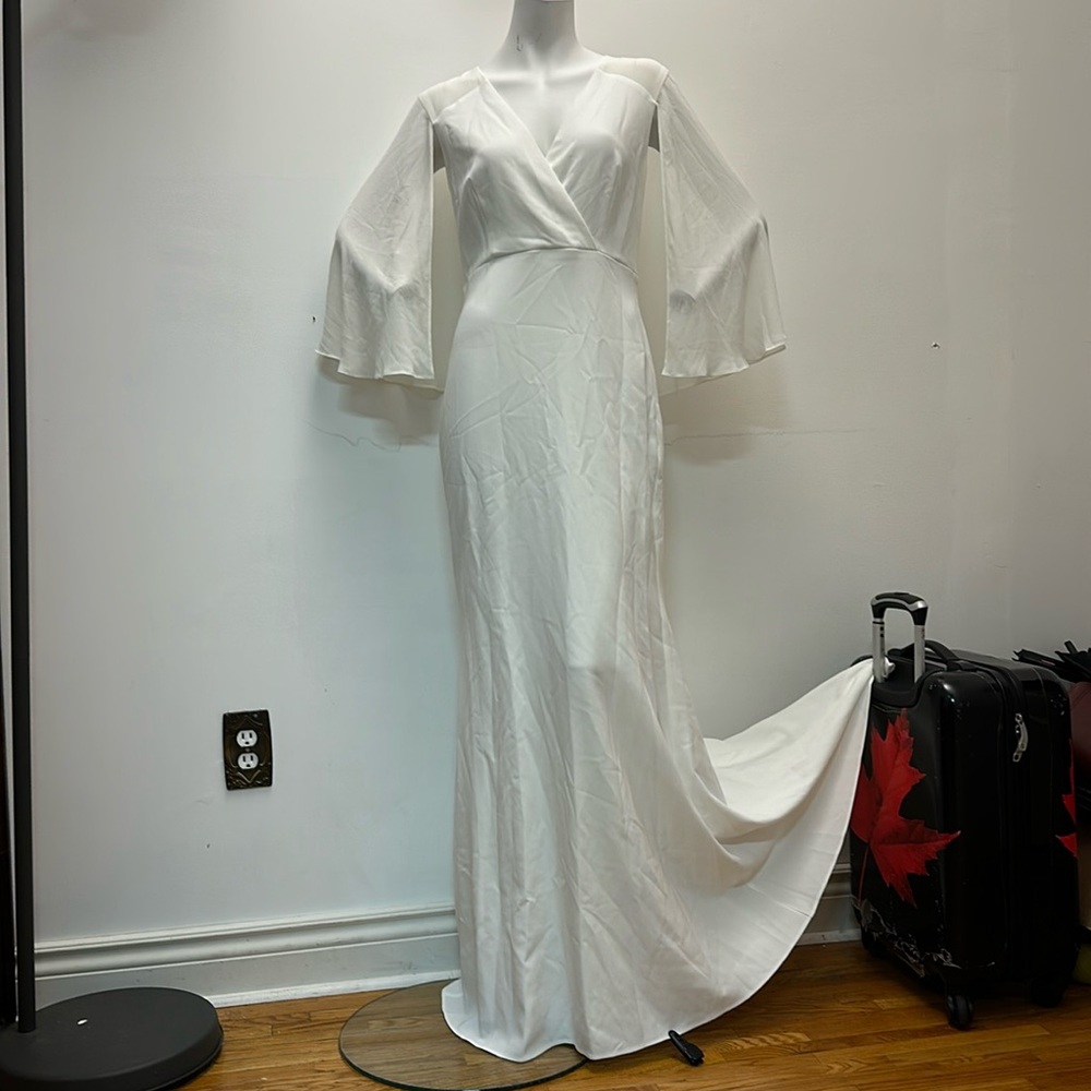 NEW Canada made simple classic beautiful wedding dress gown cape train white
